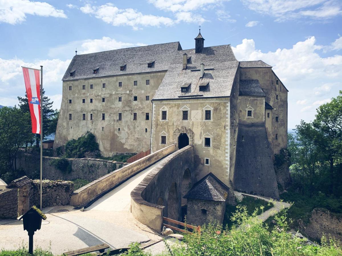 ホテル Burg Altpernstein Micheldorf in Oberösterreich エクステリア 写真