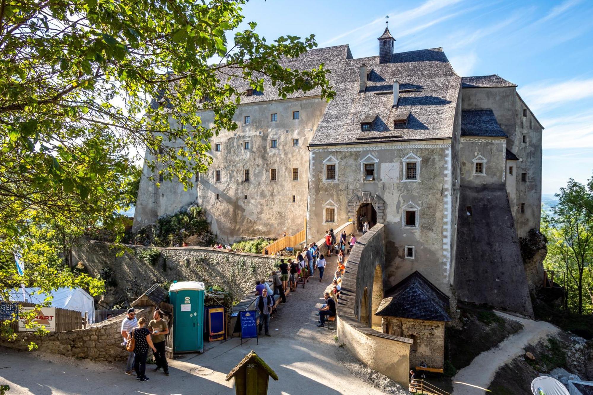 ホテル Burg Altpernstein Micheldorf in Oberösterreich エクステリア 写真